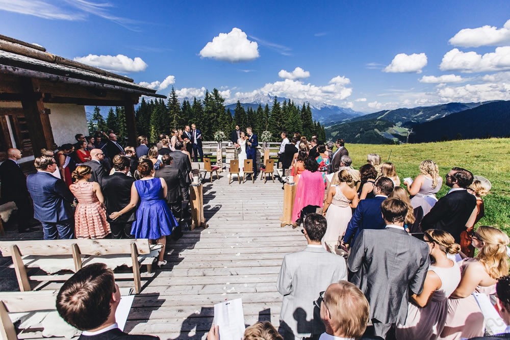 Free wedding ceremony in the mountains of Austria and the Allgäu in summer