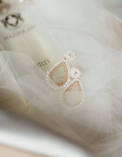 Detailed photos of getting ready for a mountain wedding in Austria, earrings and perfume, Ronja Baumbach Wedding planner