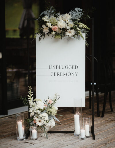 Willkommensschild "Unplugged Ceremony" Berghochzeit Österreich und Allgäu, Ronja Baumbach Hochzeitsplaner