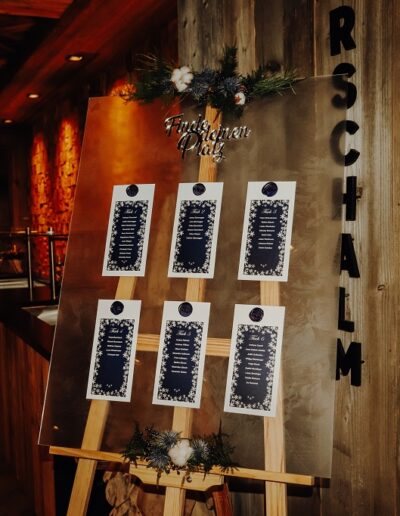 Table plan for a winter wedding as inspiration for what a wedding in the mountains can look like