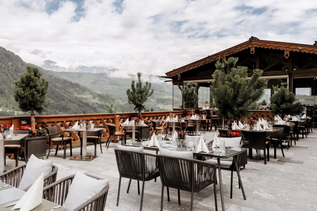 Hochzeitslocation für eine Berghochzeit in Österreich, Trauzeremonie in den Bergen - Oberforsthof Alm