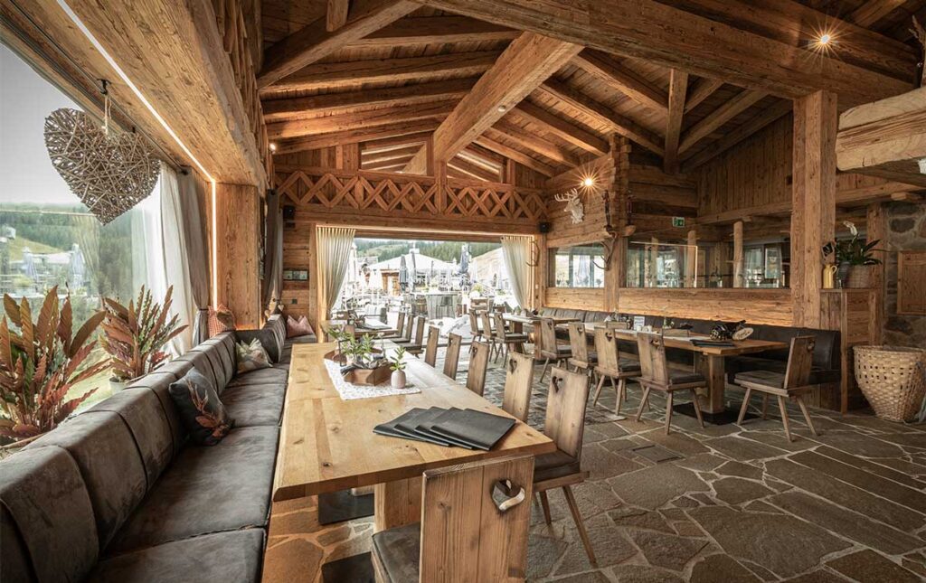 Panoramalounge in der Tiergartenalm in Mühlbach am Hochkönig für eure Berghochzeit