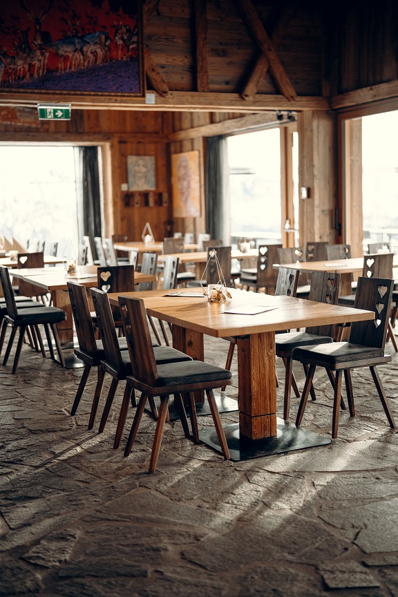 Stube in der Gamskogelhütte für die Feier einer Berghochzeit