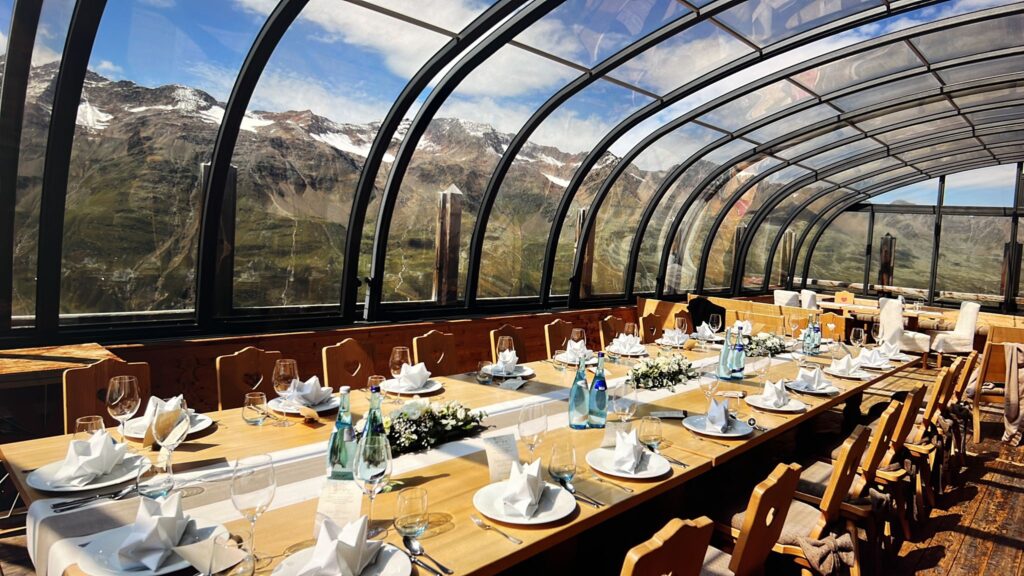 Wintergarten auf der hohe Mut Alm für das Abendessen einer Berghochzeit