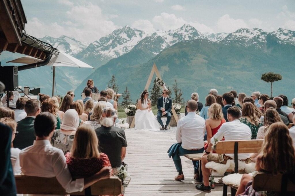 Hochzeitslocation - Freie Trauung auf einer Berghochzeit in Österreich in den Alpen 