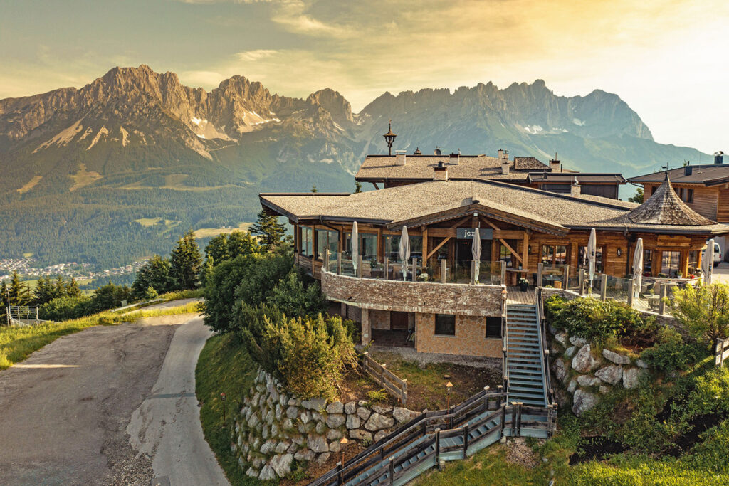 Wedding venue in Austria - Mountain wedding with Ronja Weddings, Jezz Almresort, wedding with overnight accommodation