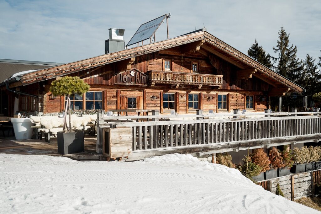 Toni Alm bei Kitzbühel als Location für eure Hochzeit am Berg - Berghochzeit auf der Alm in Österreich