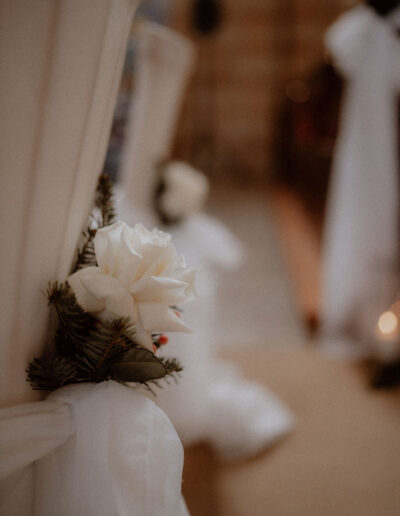 Floristry in cream and rosé - winter wedding at the Stöttlalm