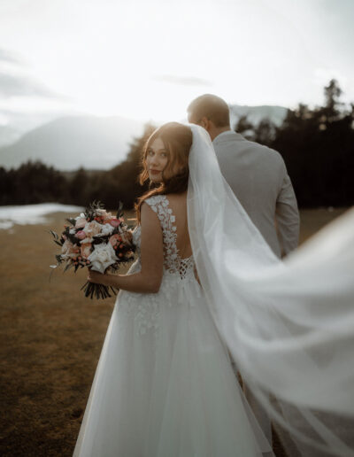 Bride and groom in snowfall on the Stöttlalm