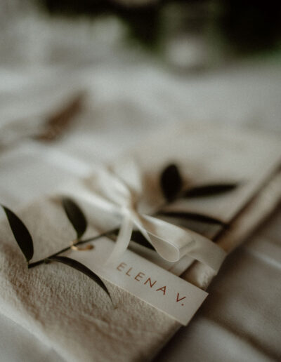 Details on a winter wedding on the mountain in Austria