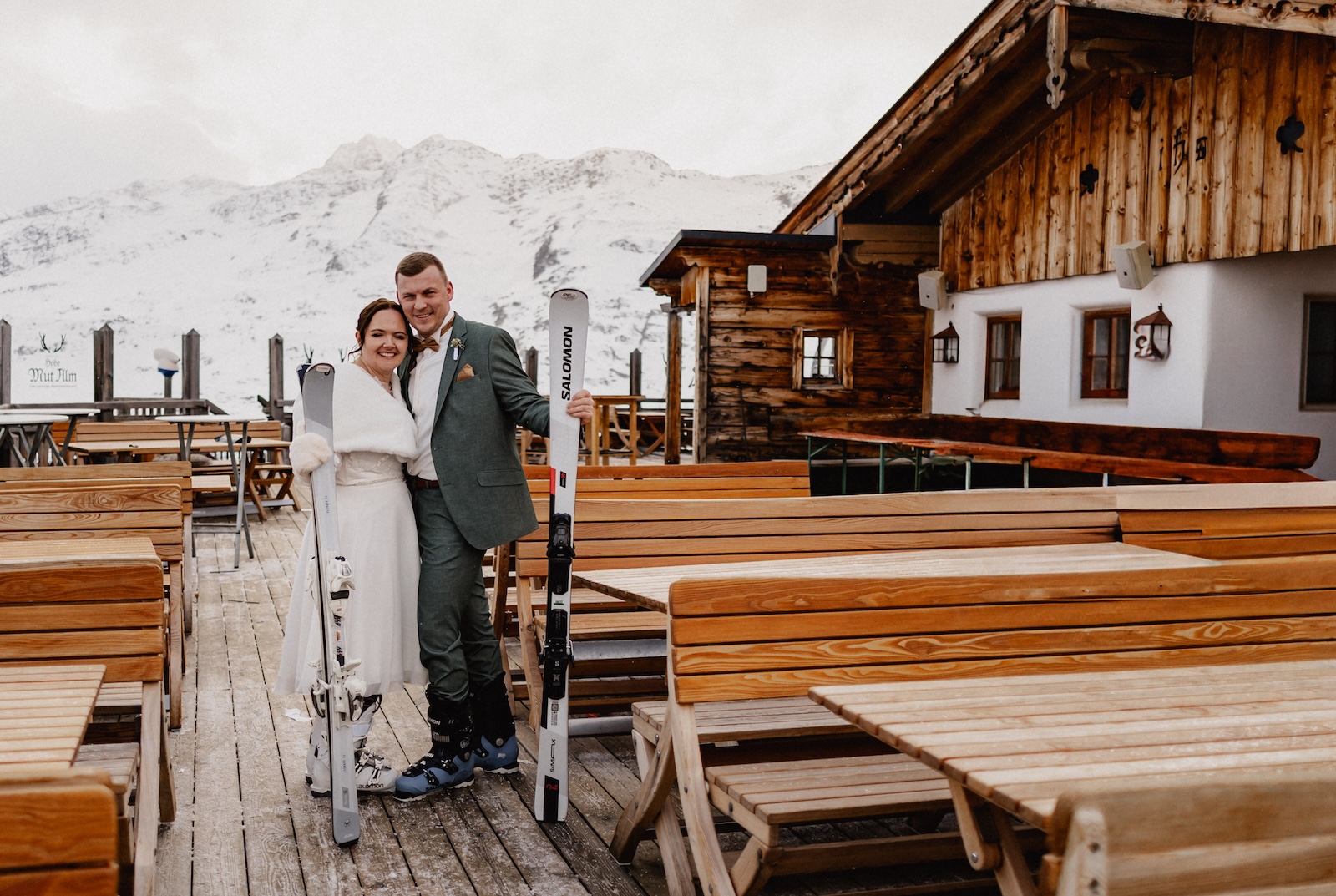 Wedding Planner Alps Austria Switzerland Mountain Berghochzeit Hüttendorf Maria Alm als Hochzeitslocation für eine Chalethochzeit in den Bergen