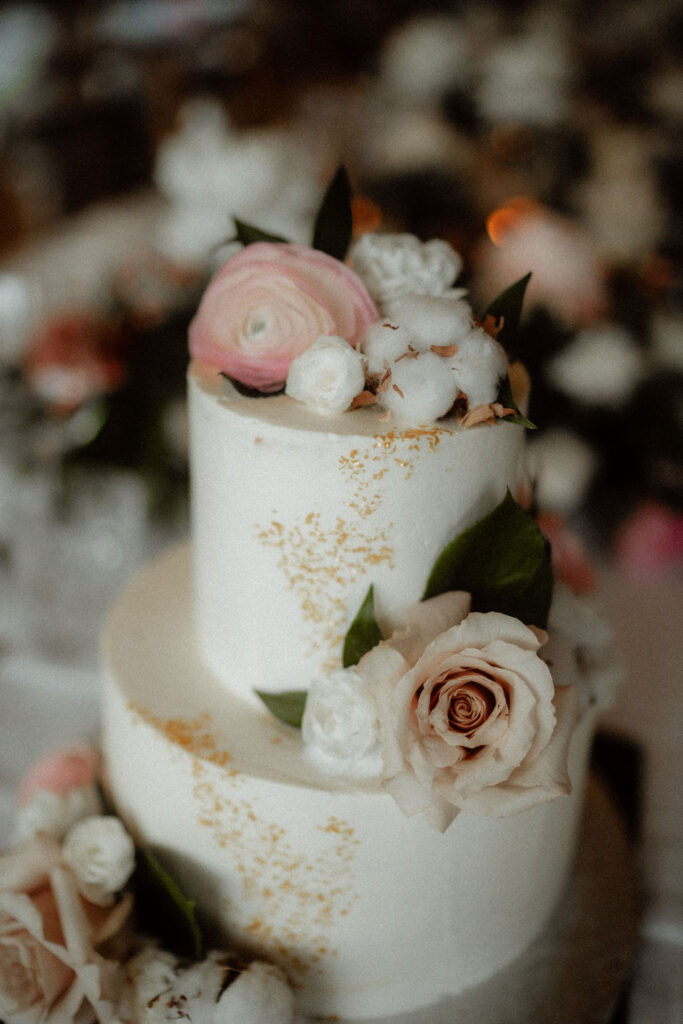 Getting married in the Alps, wedding cake for a winter wedding, wedding planning in Austria with Ronja Weddings