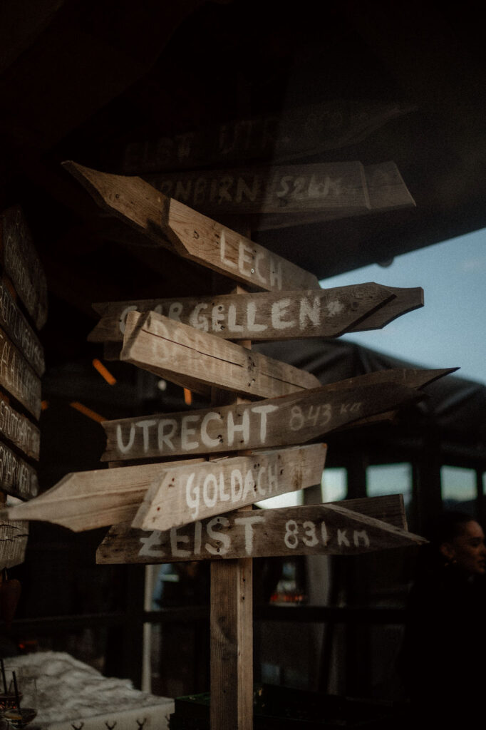 Wegweiser vor der Rufana Alp