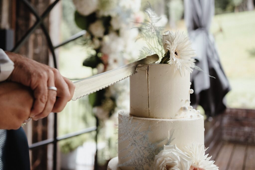 Hochzeitstorte - Berghochzeit auf der Alm in Österreich mit Ronja Weddings