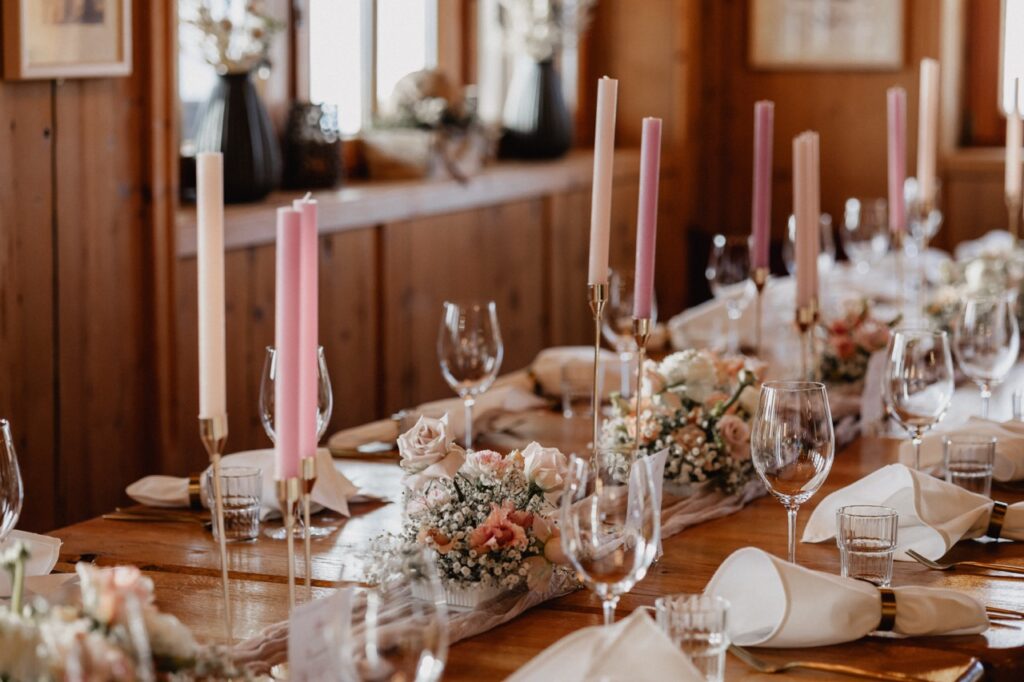 Dekoration für Alpenhochzeit in Österreich - Heiraten in den Bergen